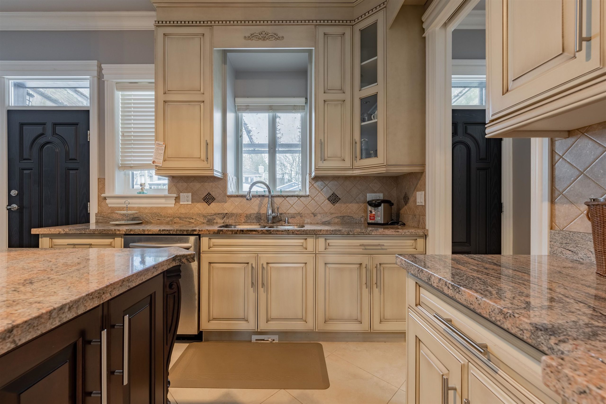 6258 VINE STREET 15