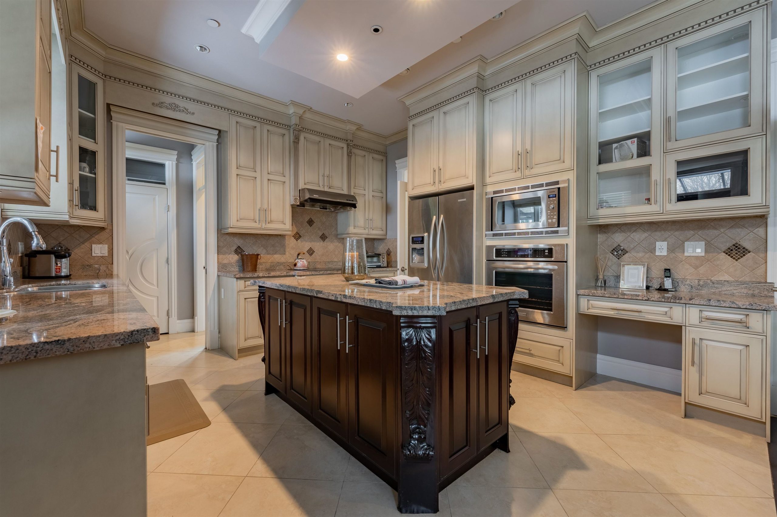 6258 VINE STREET 17