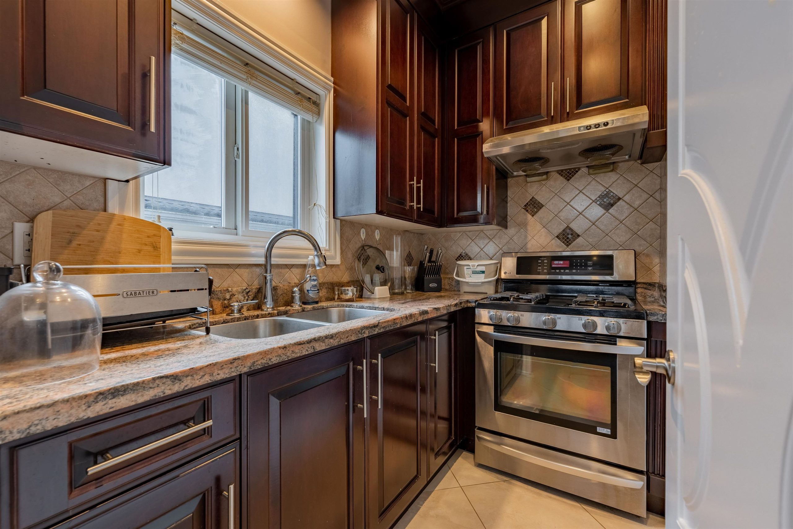 6258 VINE STREET 18