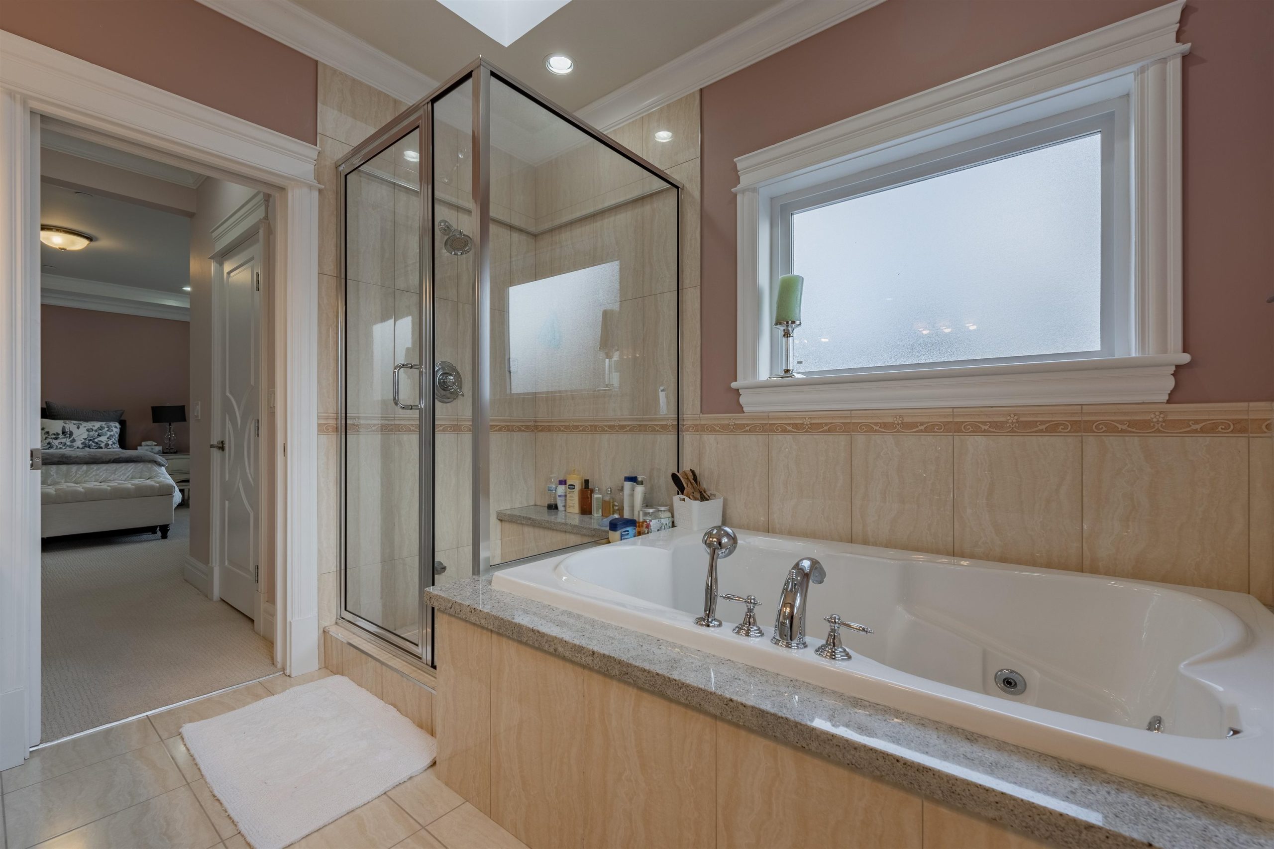 6258 VINE STREET 23