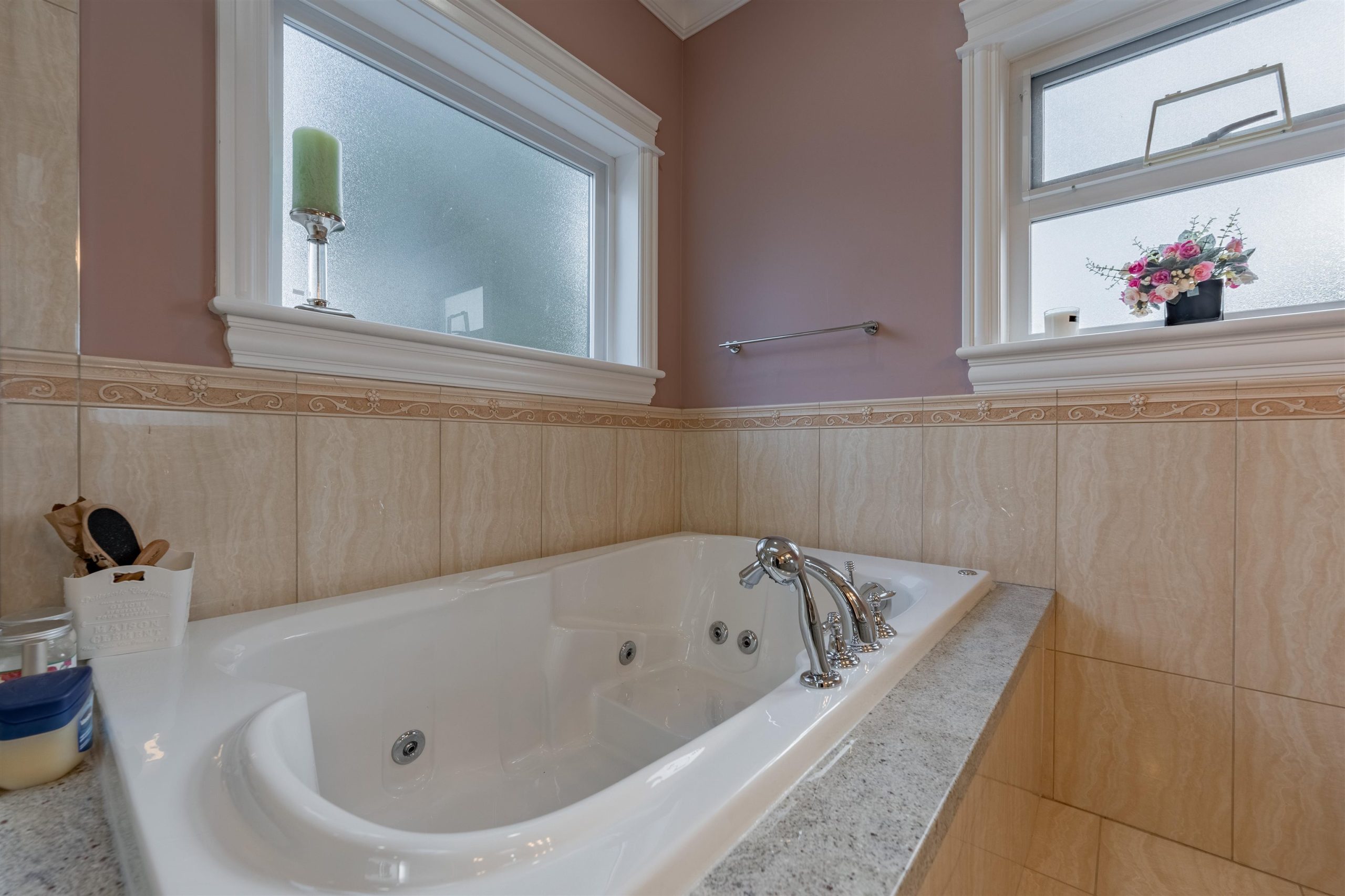 6258 VINE STREET 24