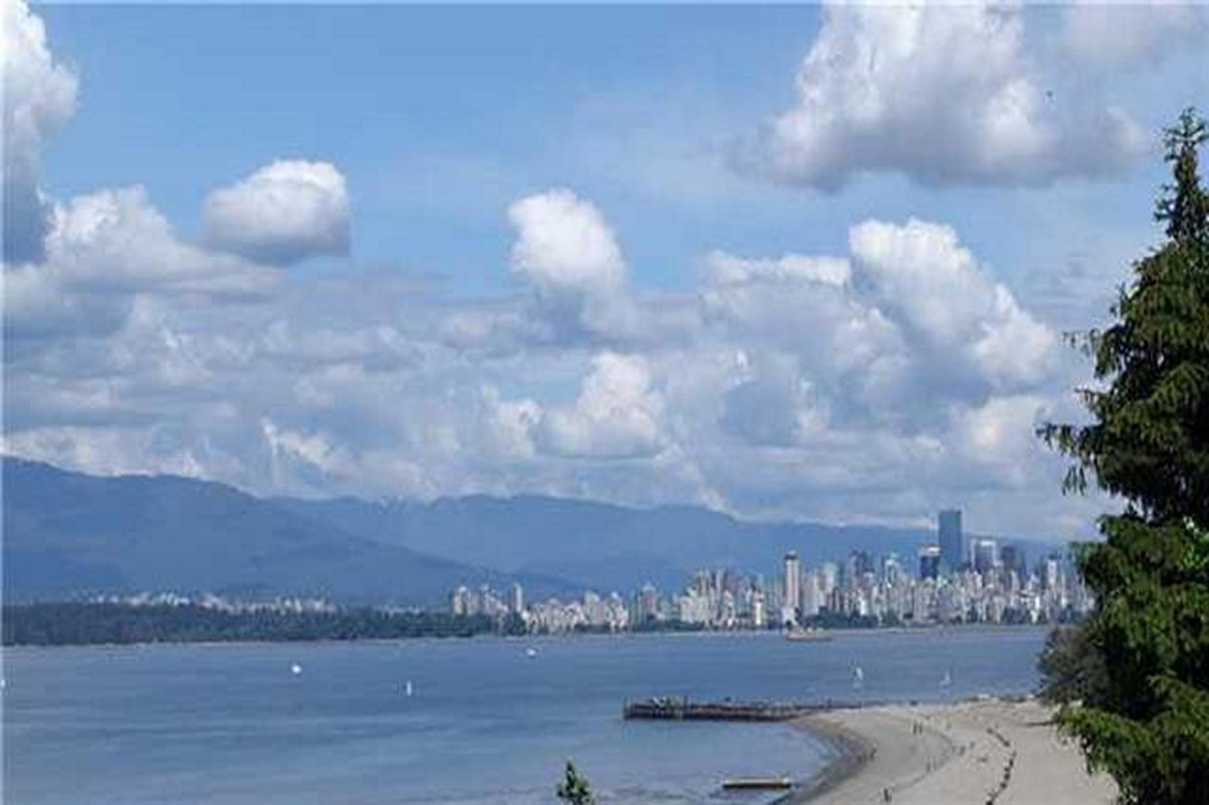 4651 Simpson Avenue, Vancouver 31