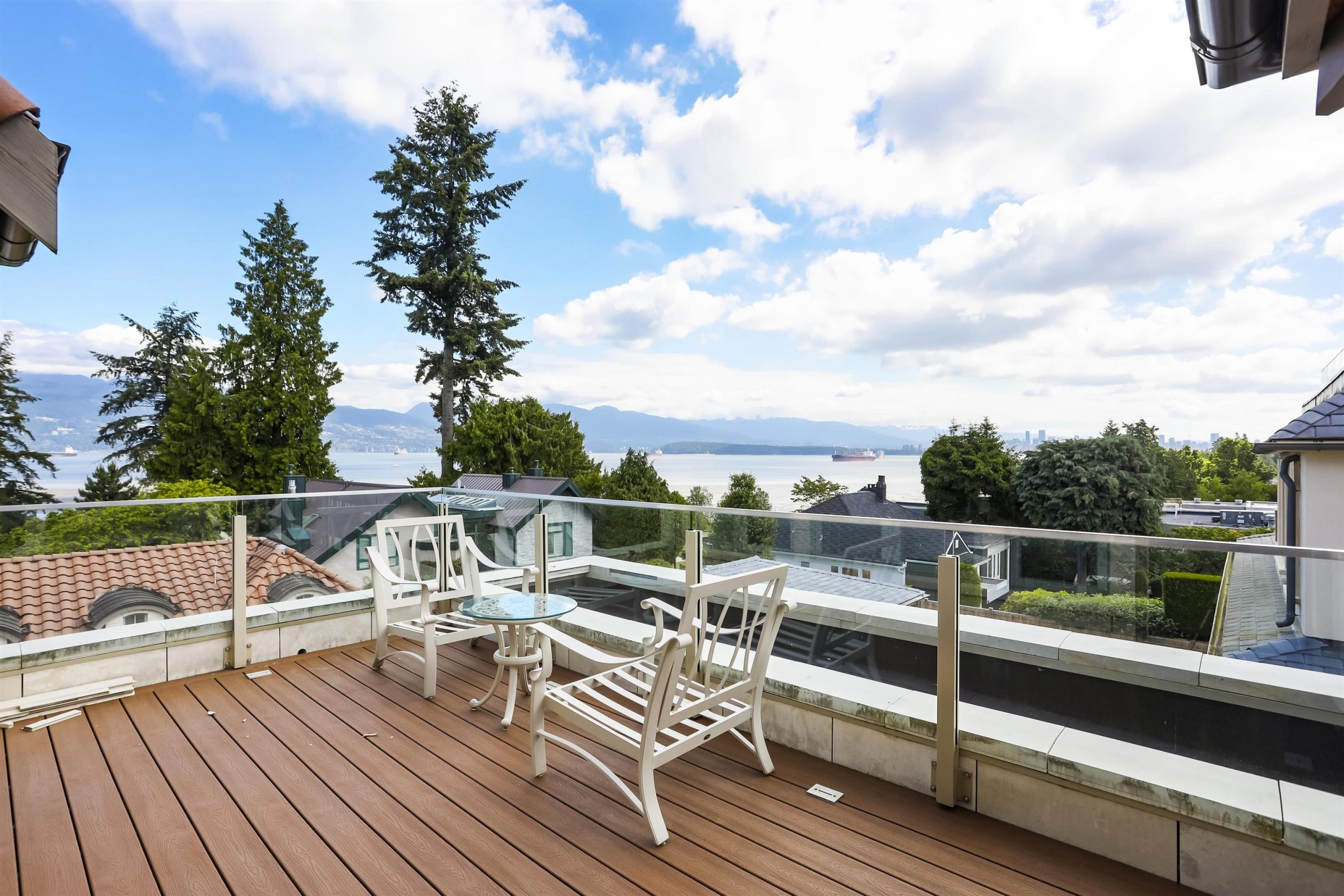 4651 Simpson Avenue, Vancouver 32